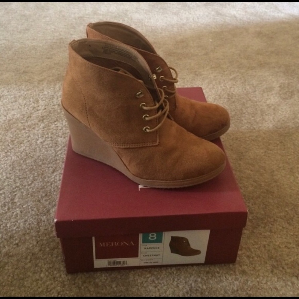 LAST CHANCE 🎉🎉 Ankle chestnut wedge booties